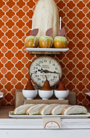 anders-ruff-rustic-thanksgiving-dessert-display